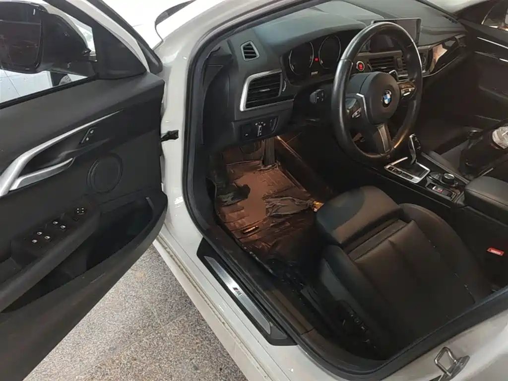 BMW 1 Series 2020 Model 125i Leading M Sport Package фото 12