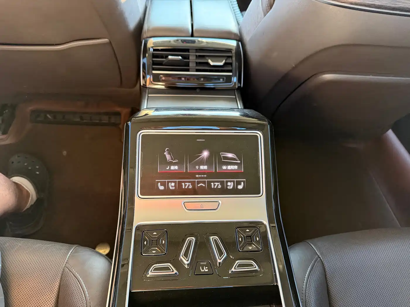 Photo 6 - Audi A8