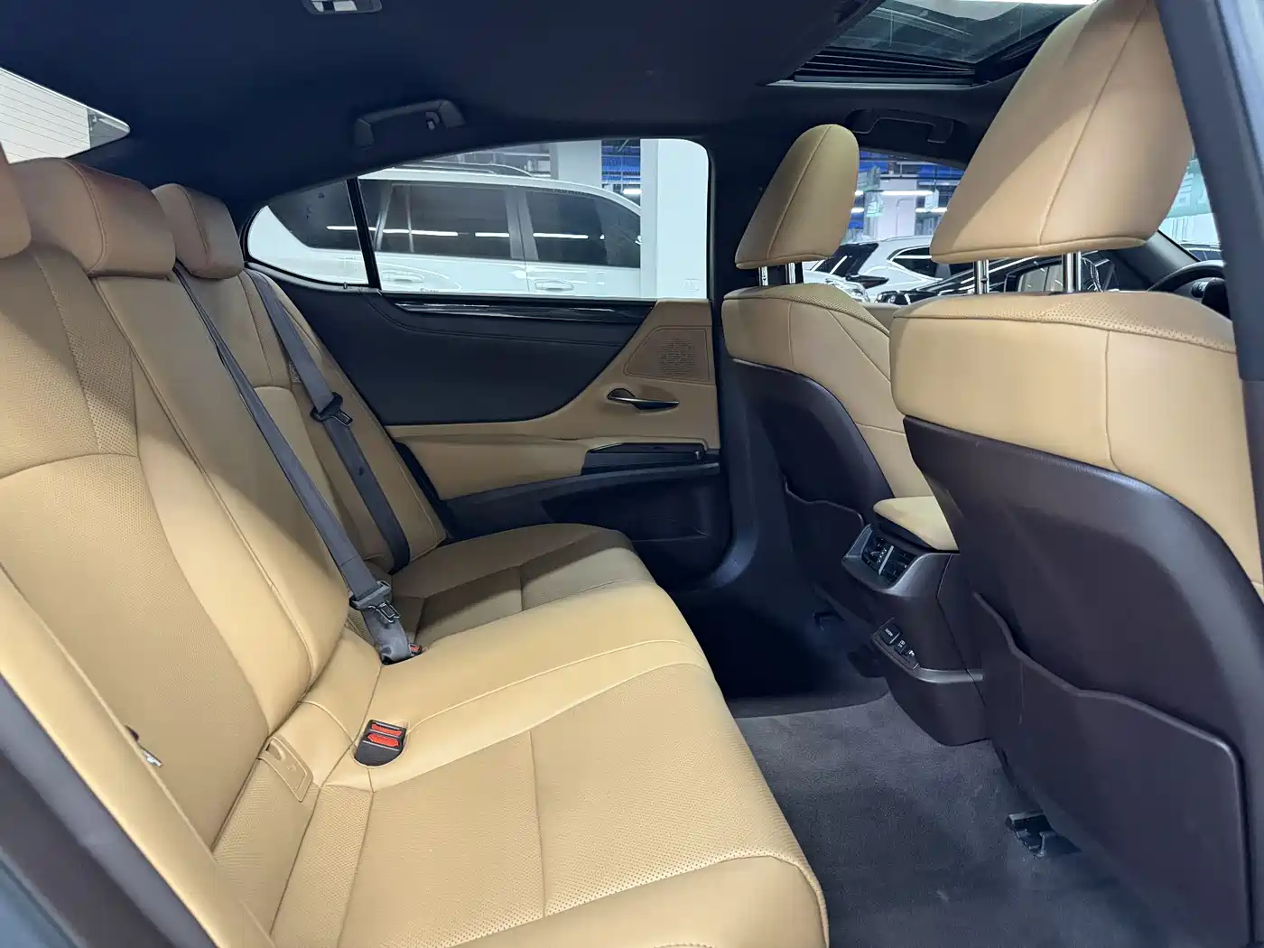 Lexus ES 2020 200 Excellence фото 6