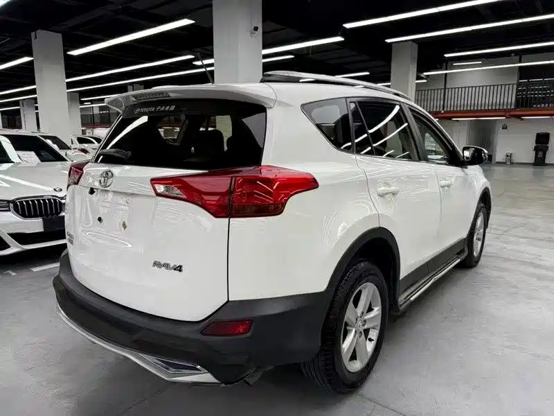 صورة 14 - Toyota RAV4 Rongfang