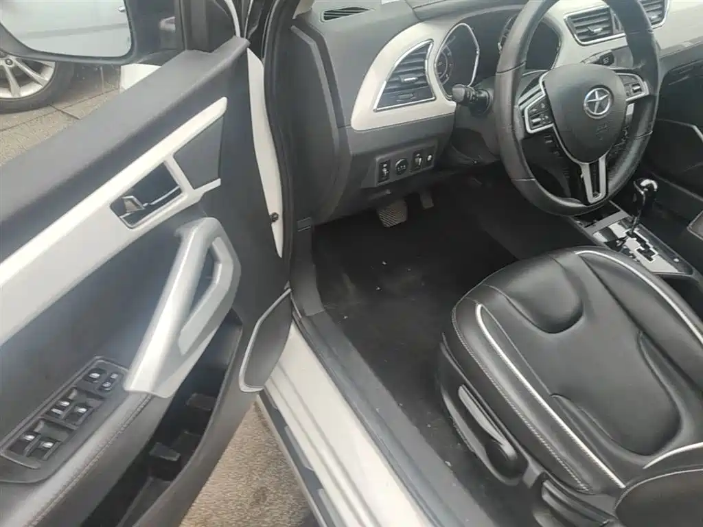 JAC Motors Refine S2 2016 2015 1.5L CVT Luxury Smart