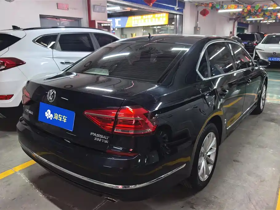Volkswagen Passat 2016 330TSI DSG Executive Edition фото 3
