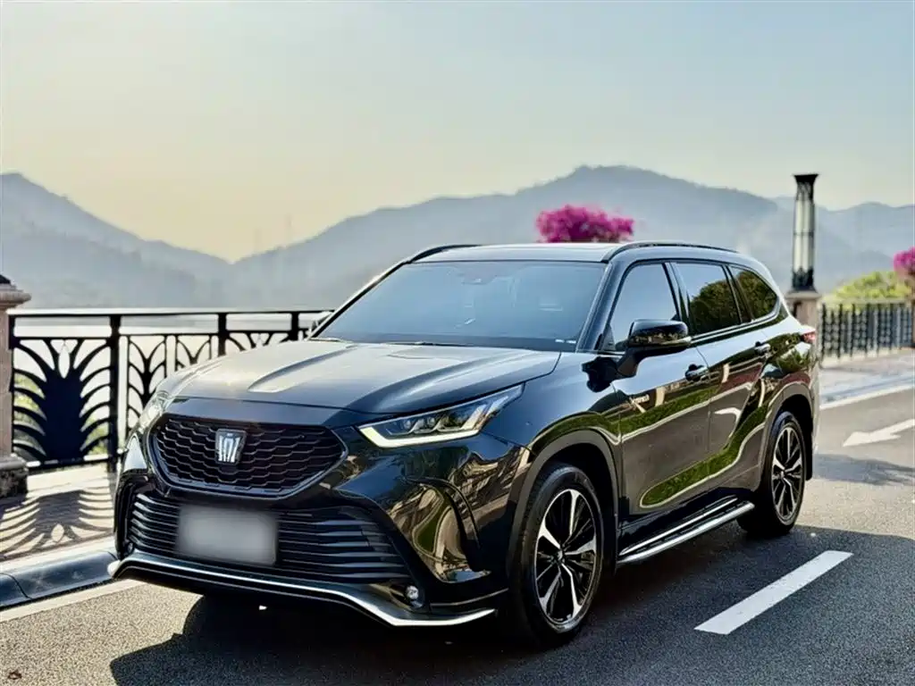 Toyota Crown Kluger 2023 2.5L HEV AWD Luxury Edition фото 2