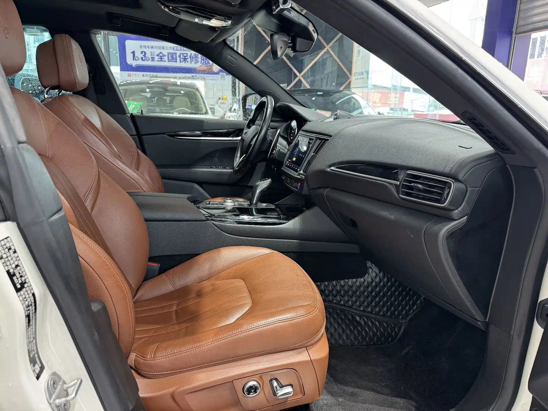 Photo 14 - Maserati Levante
