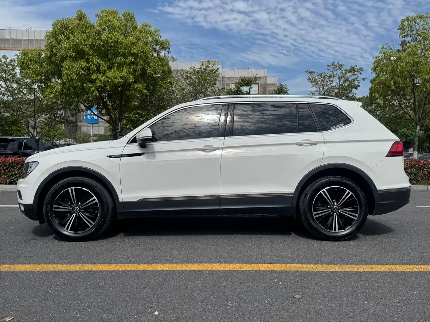 Volkswagen Tiguan L 2021 330TSI Automatic 2WD Smart фото 8