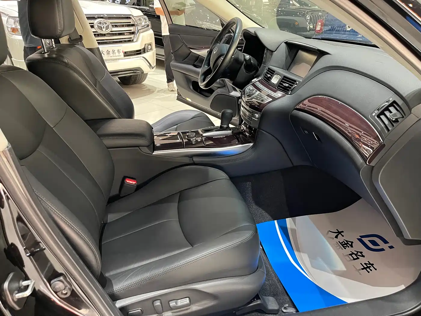 Infiniti Q70 2017 Q70L 2.5L Enjoyment Edition фото 10