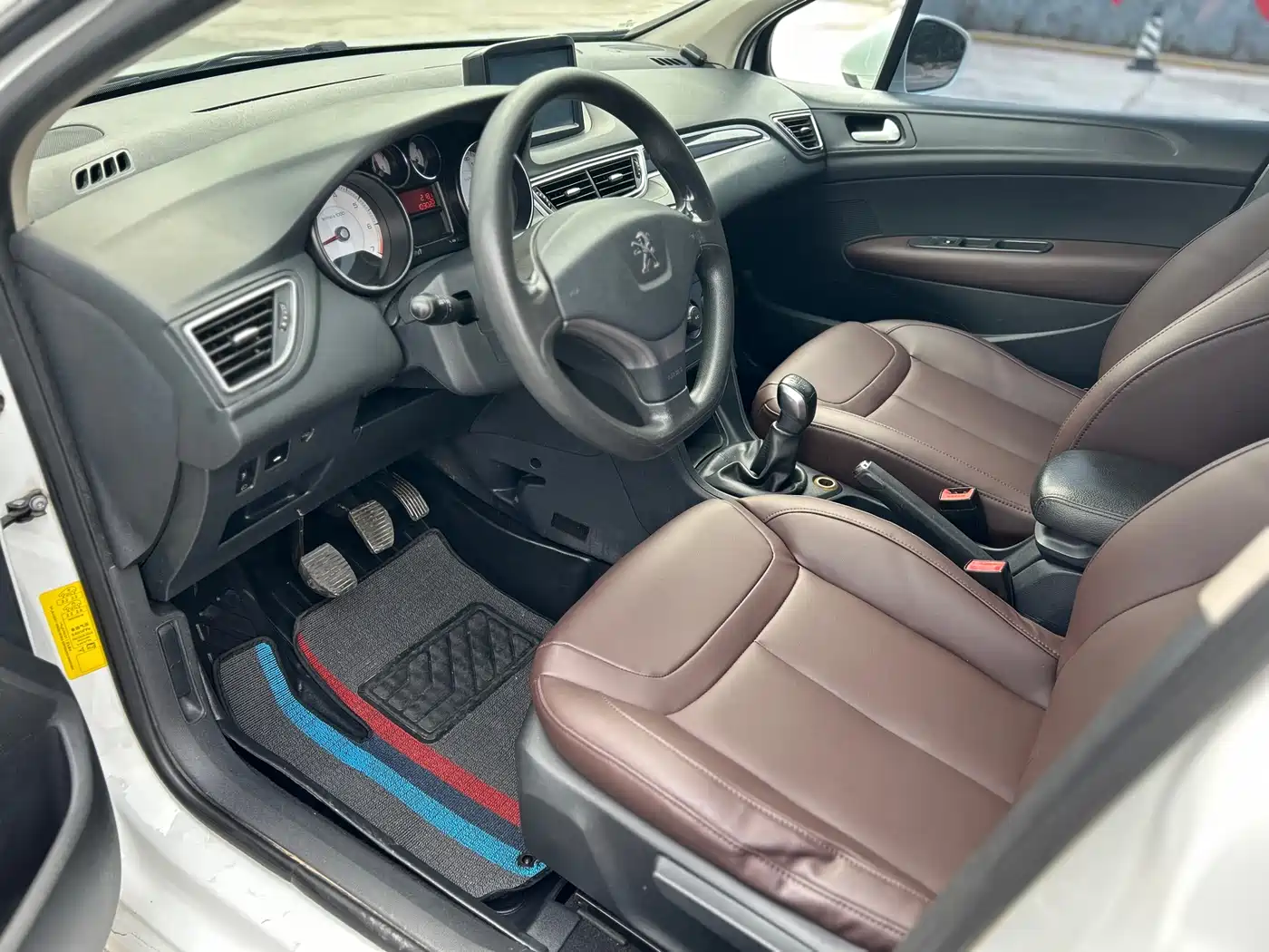 Peugeot 308 2014 Model Joy Edition Classic 1.6L Manual Superior Style фото 9