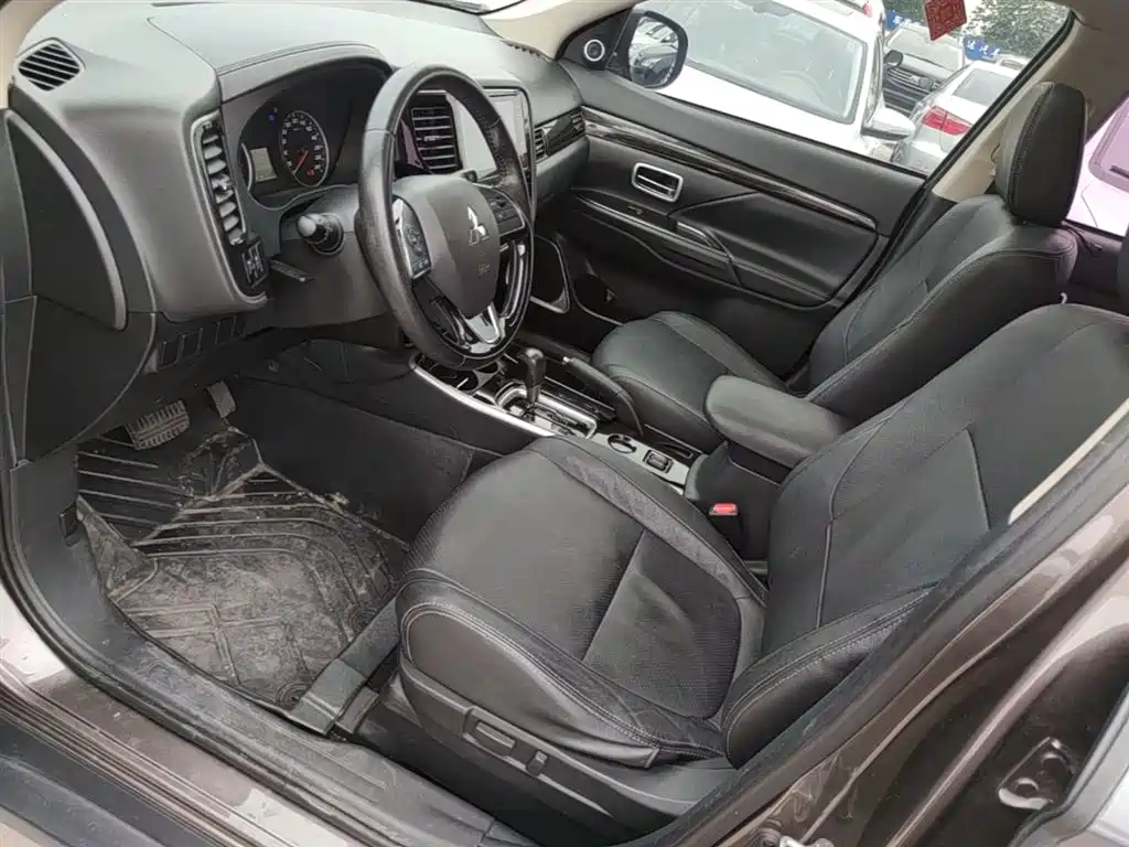 Mitsubishi Outlander 2018 2.0L 2WD Glory Edition 5-seater фото 15