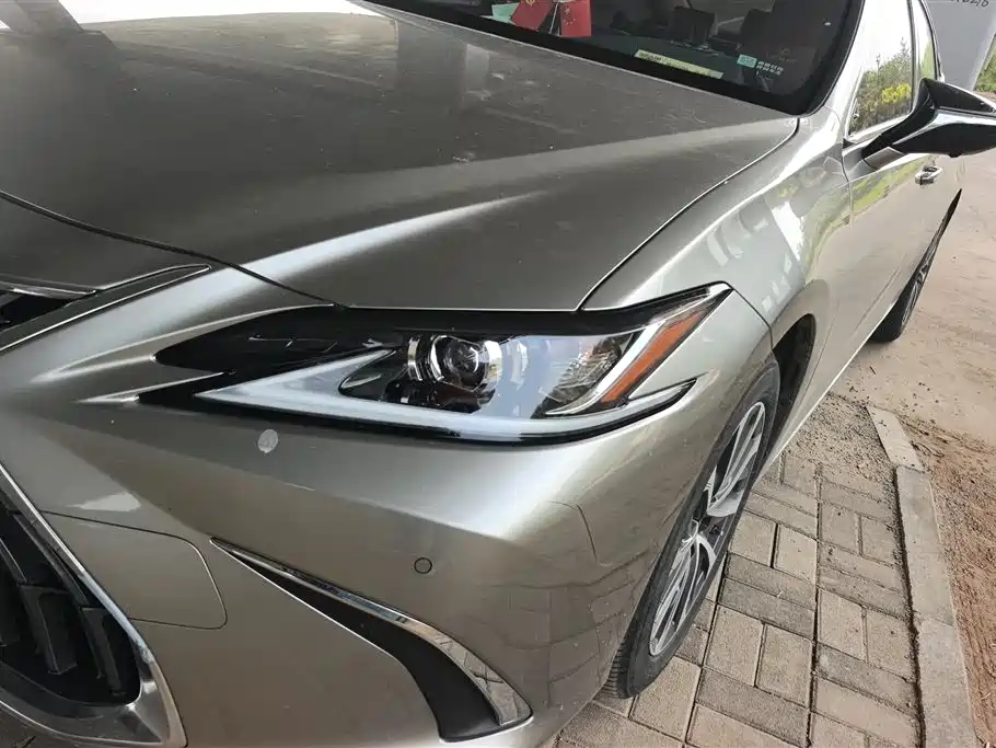 Lexus ES 2023 200 Excellence Edition фото 5