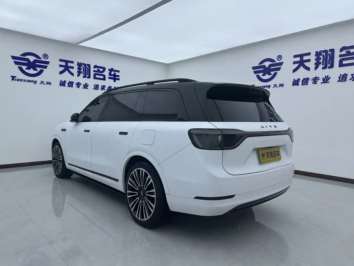AITO Wenjie AITO M9 2024 Extended Range Ultra 42kWh 6-Seater фото 30