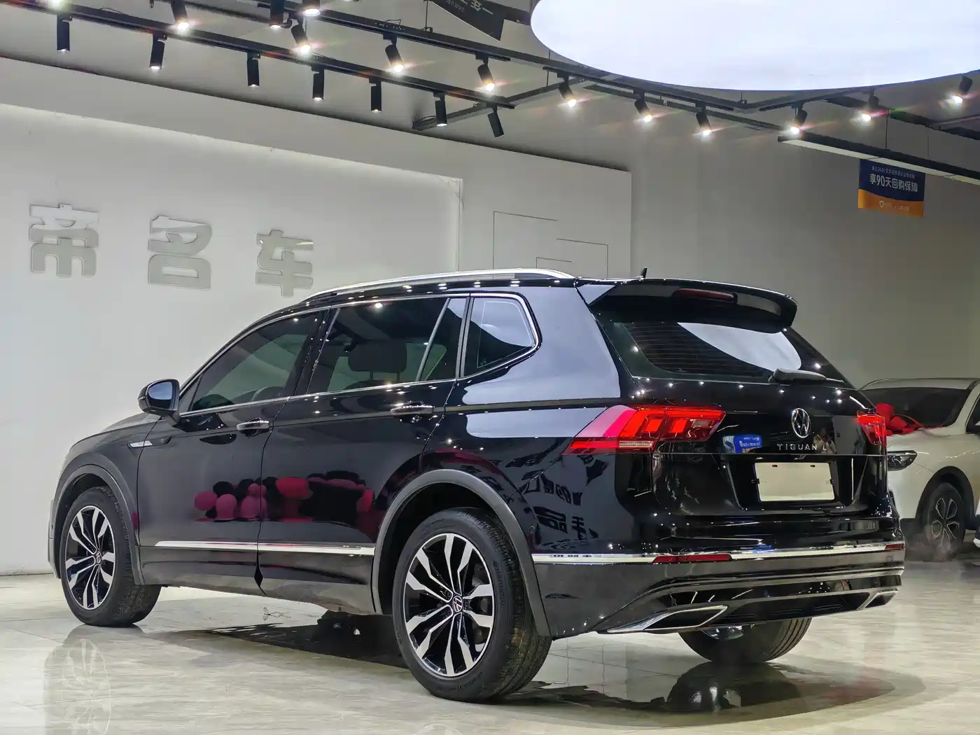 Volkswagen Tiguan L 2021 330TSI Automatic 2WD R-Line Premium фото 4