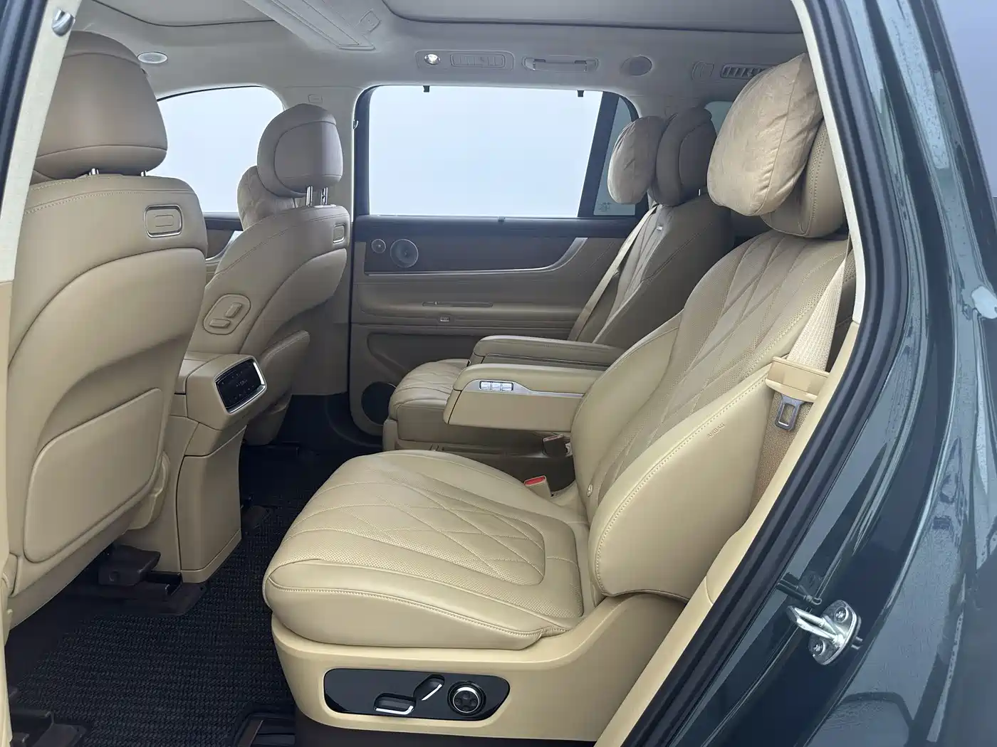AITO Wenjie AITO M9 2024 Extended Range Ultra 42kWh 6-Seater фото 9