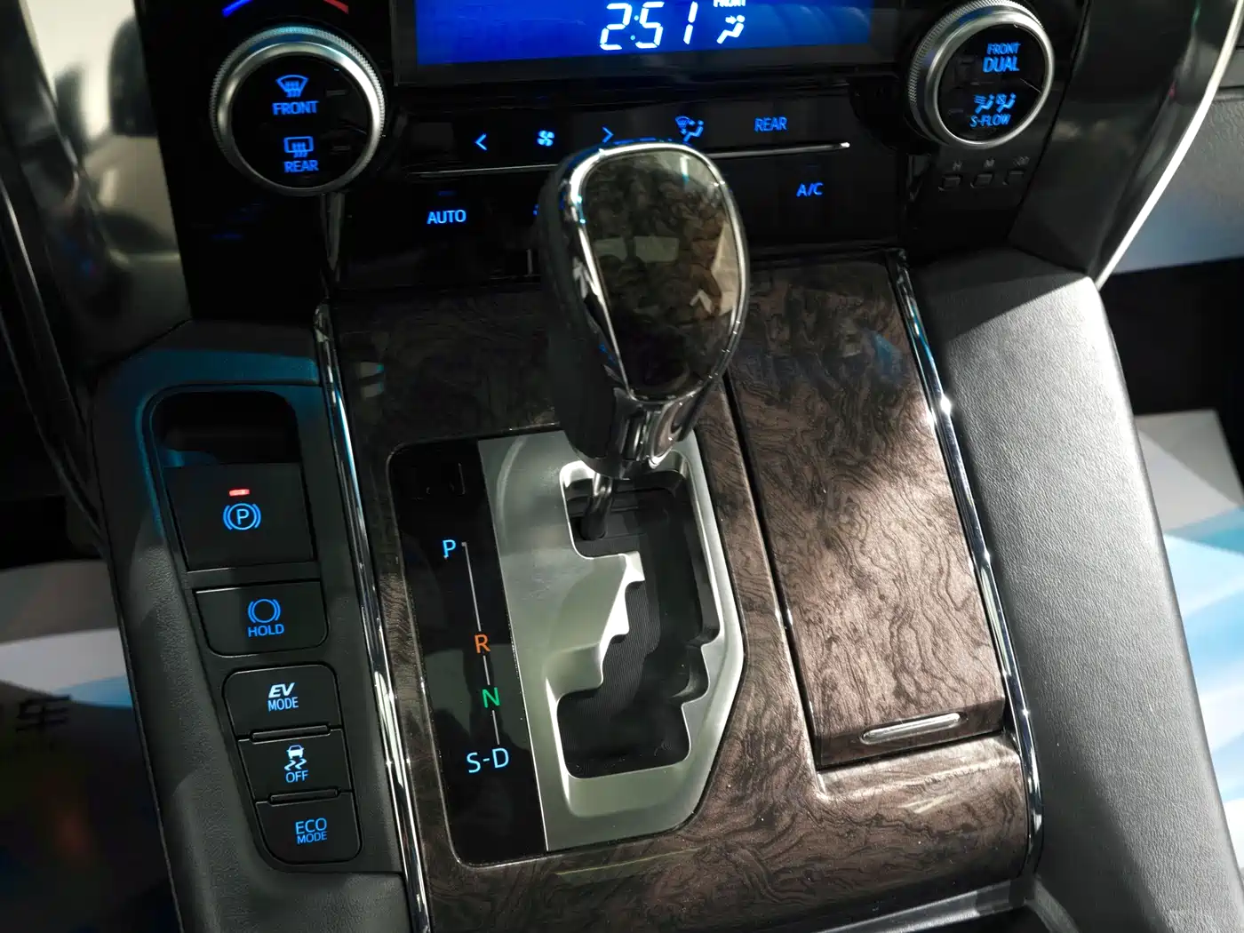 Toyota Alphard 2021 Hybrid 2.5L Premium фото 8