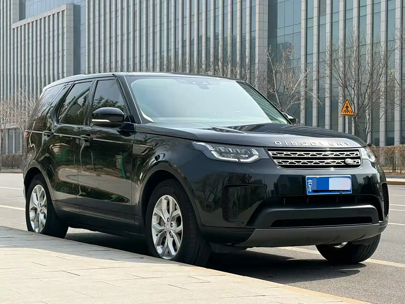 Land Rover Discovery 2017 3.0 SC V6 SE фото 3