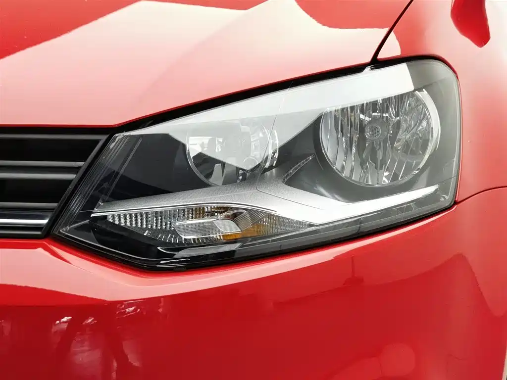 Volkswagen Polo 2016 1.4L Automatic Trend фото 7