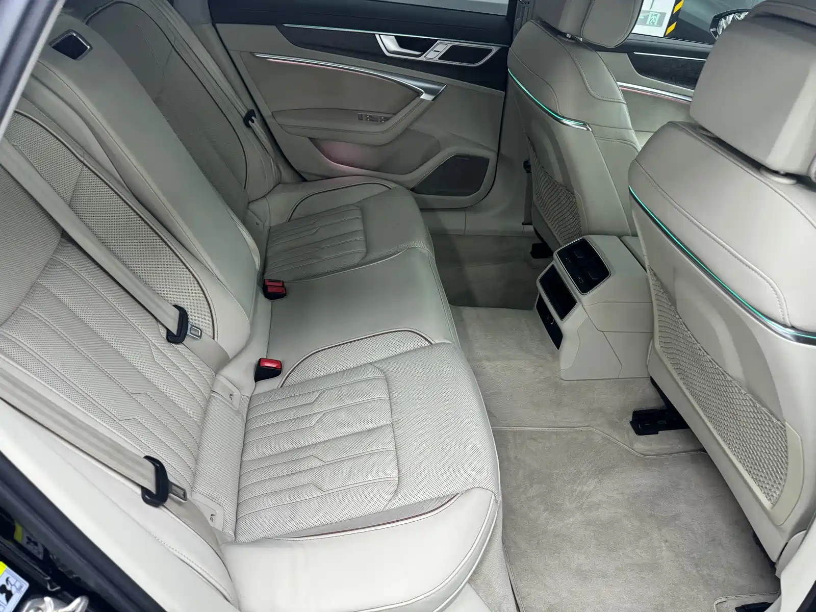 Фото 10 - Audi A6L