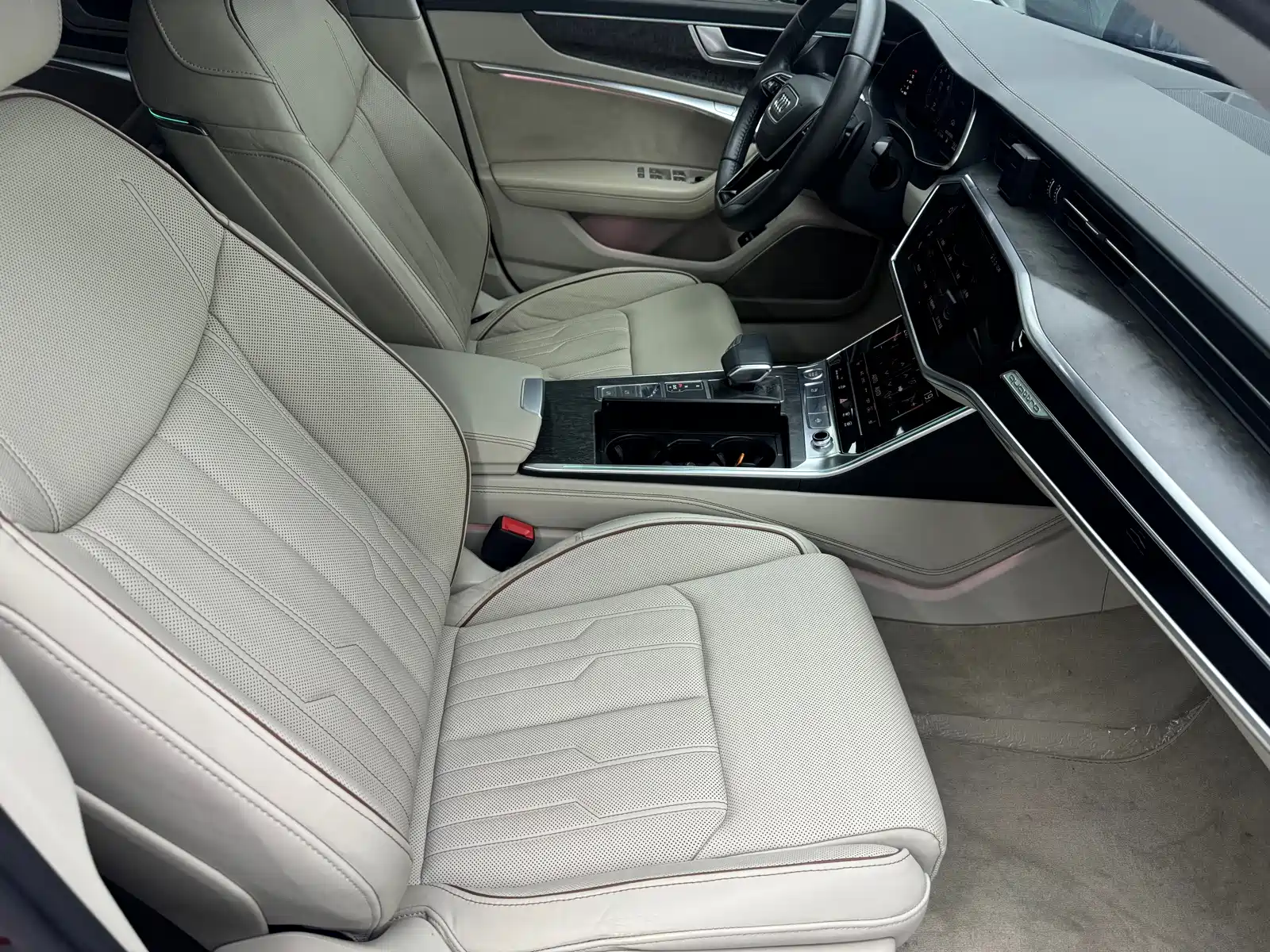 Фото 11 - Audi A6L