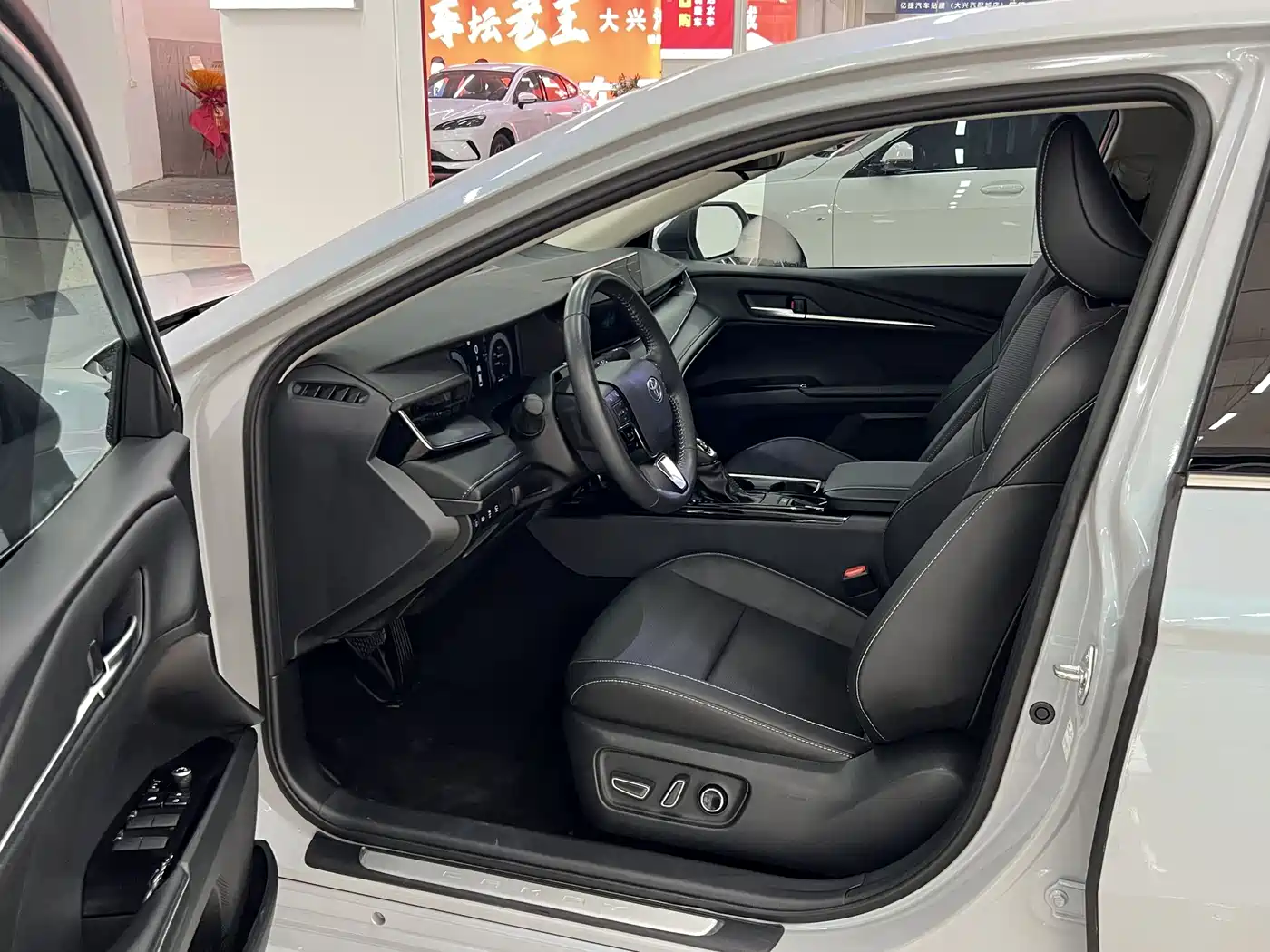 Toyota Camry 2024 Hybrid 2.0HG Premium Edition фото 4