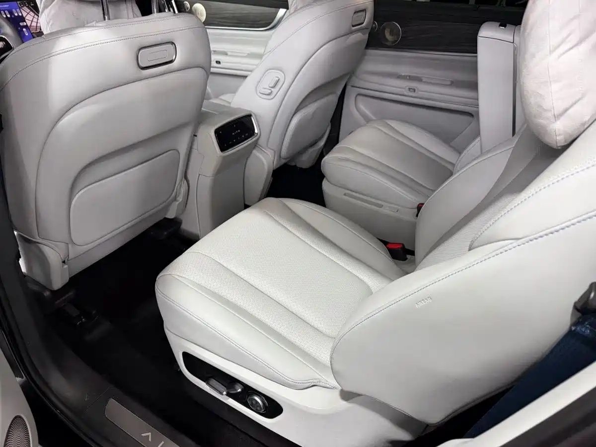 AITO Wenjie AITO M9 2024 Range Extender Max Edition 42kWh 6-seater фото 13