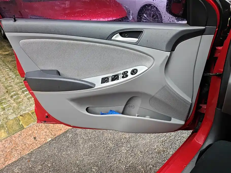 Hyundai Verna 2010 Sedan 1.4L Automatic Comfort GS фото 7