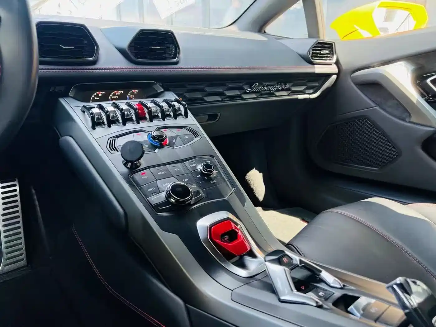 LAMBORGHINI HURACÁN