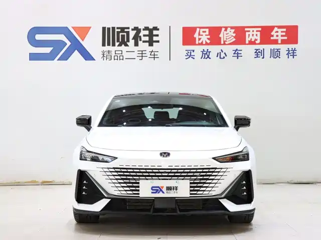 Changan UNI-V 2023 1.5T Luxury Edition — фото 2