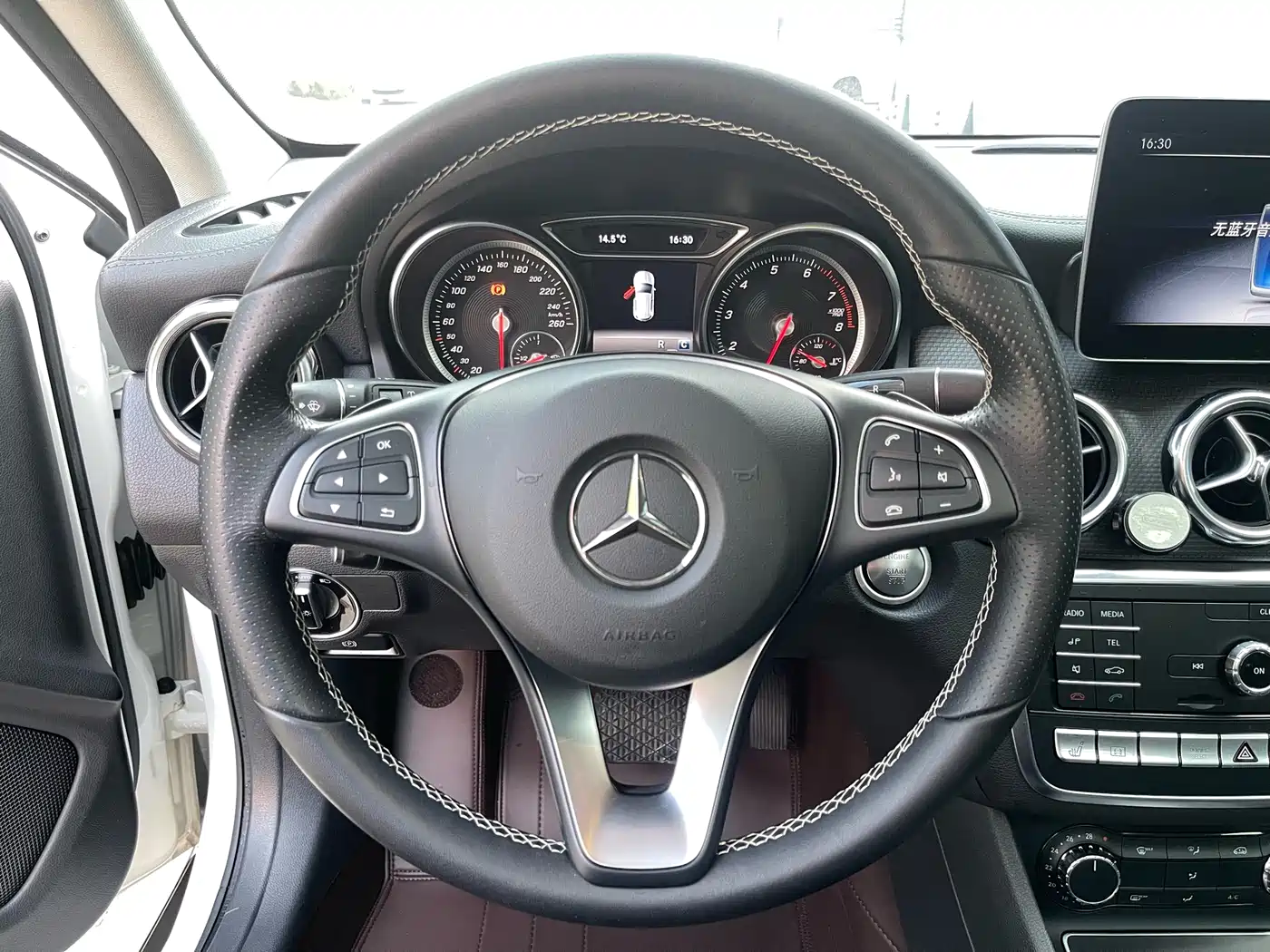 Mercedes-Benz GLA 2018 GLA 220 4MATIC Sport фото 15