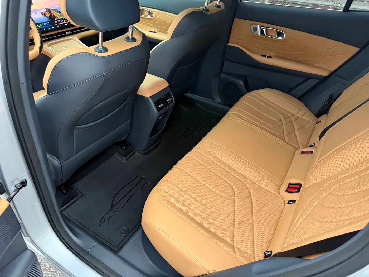 Geely Galaxy Galaxy Starship 7 EM-i 2025 Model 120km Explorer+ Edition фото 5