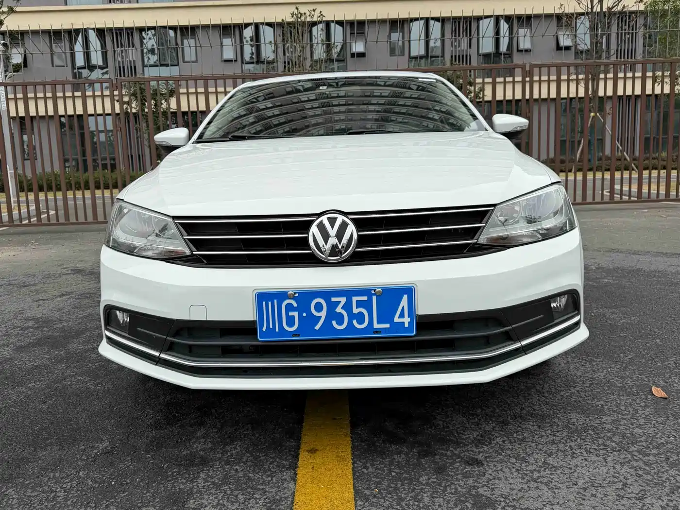 Volkswagen Sagitar 2015 230TSI Automatic Comfort фото 2