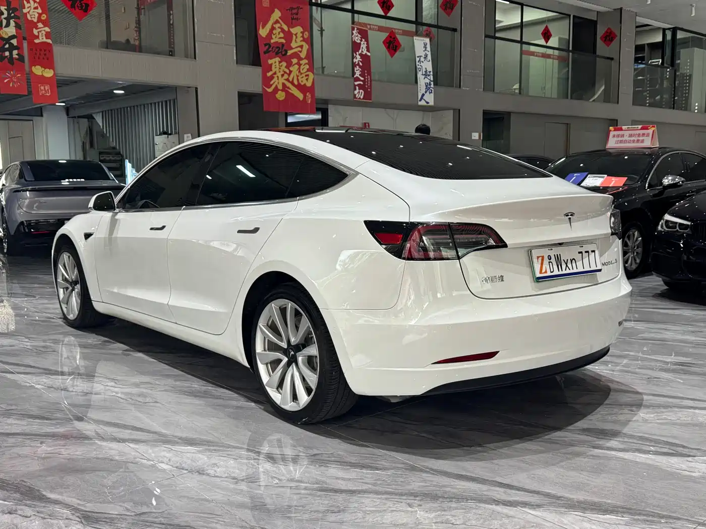 TESLA MODEL 3