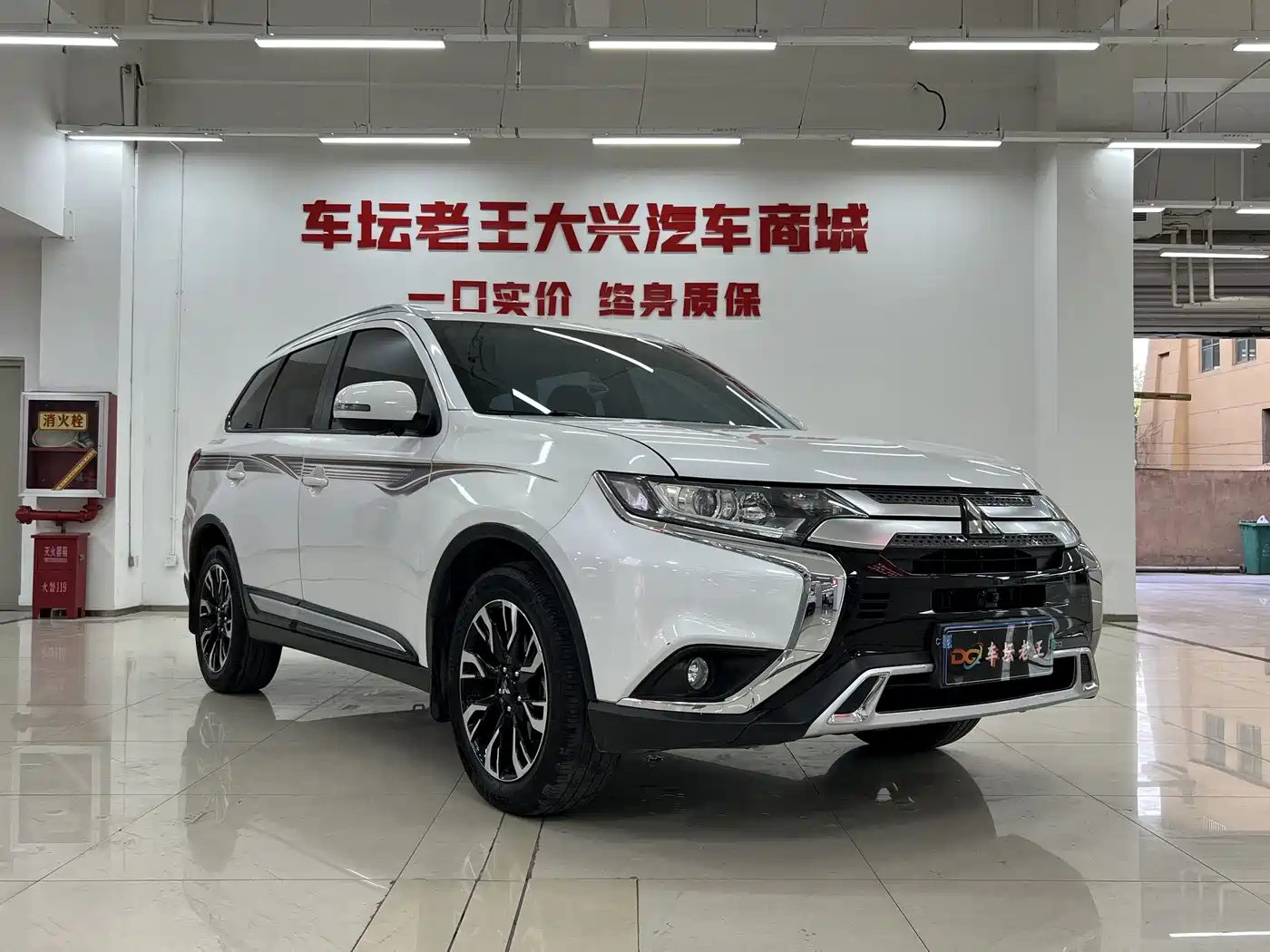 Mitsubishi Outlander 2020 2.0L 2WD Premium 5-seater фото 3