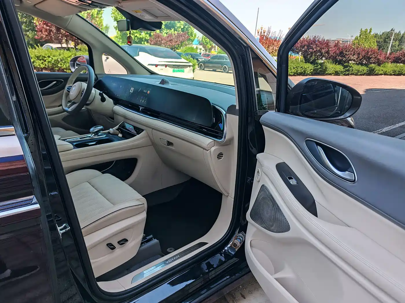 Voyah Auto Voyah Dreamer 2022 Low-carbon Dream+Smart Package фото 14