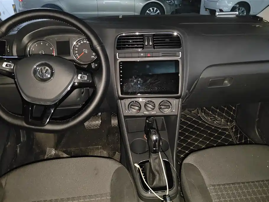 Volkswagen Polo 2016 1.6L Automatic Comfort фото 12