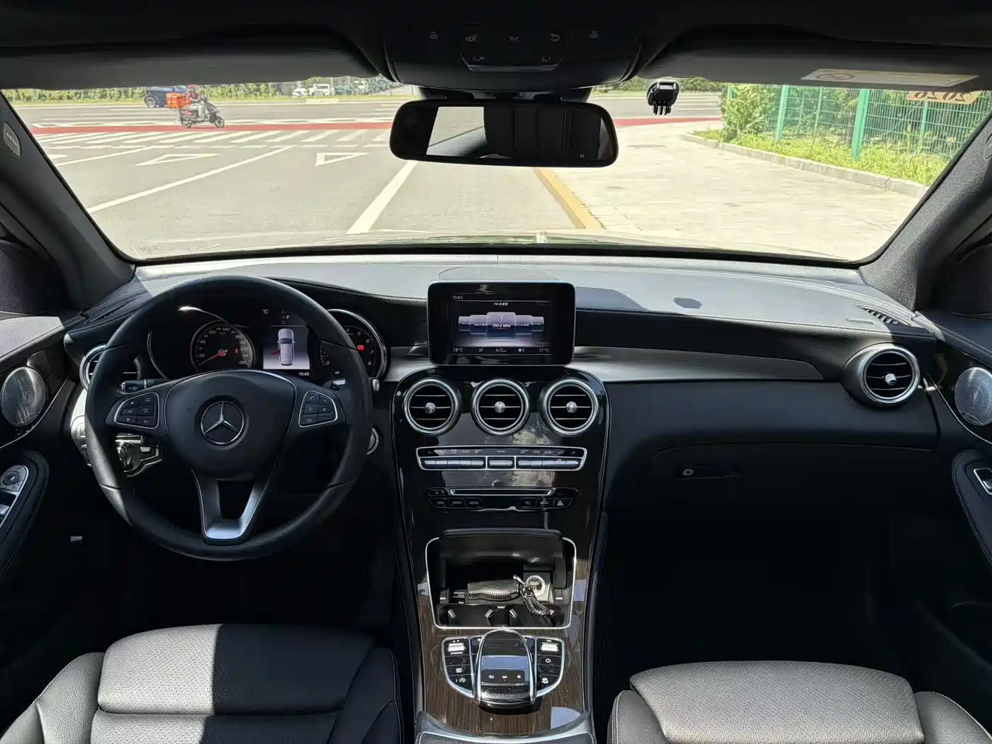 Mercedes-Benz GLC 2018 GLC 260 4MATIC Luxury фото 6