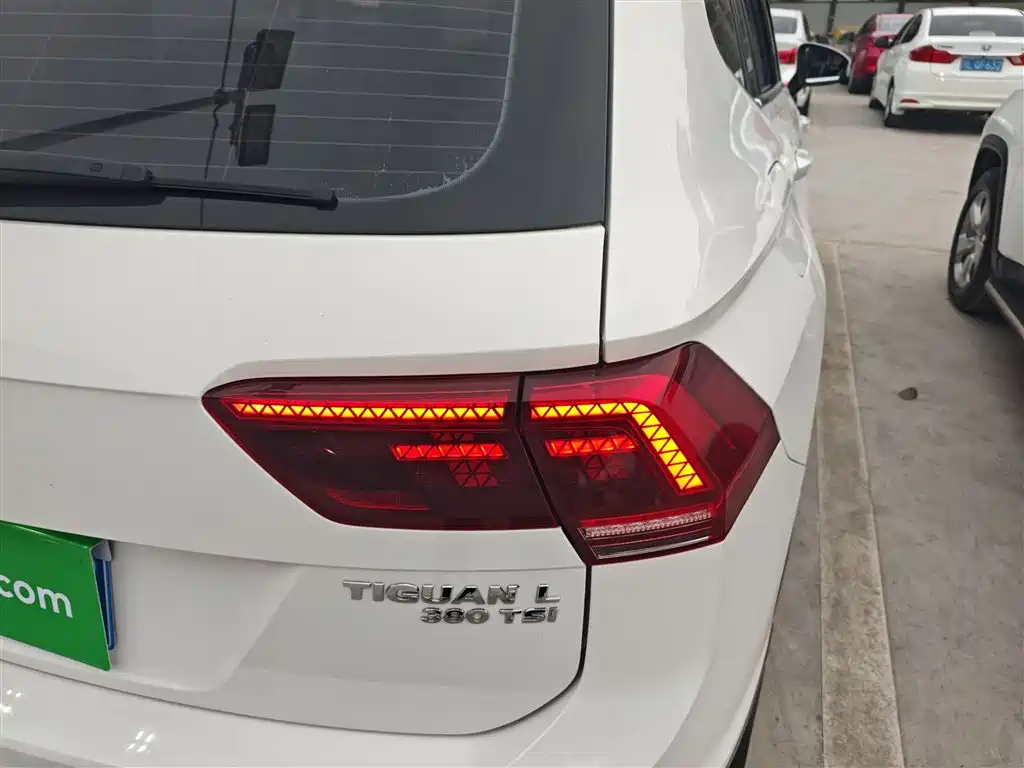 Volkswagen Tiguan L 2018 380TSI Automatic AWD Luxury Edition фото 8