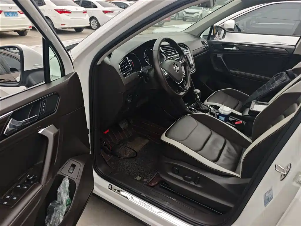 Volkswagen Tiguan L 2018 380TSI Automatic AWD Luxury Edition фото 16