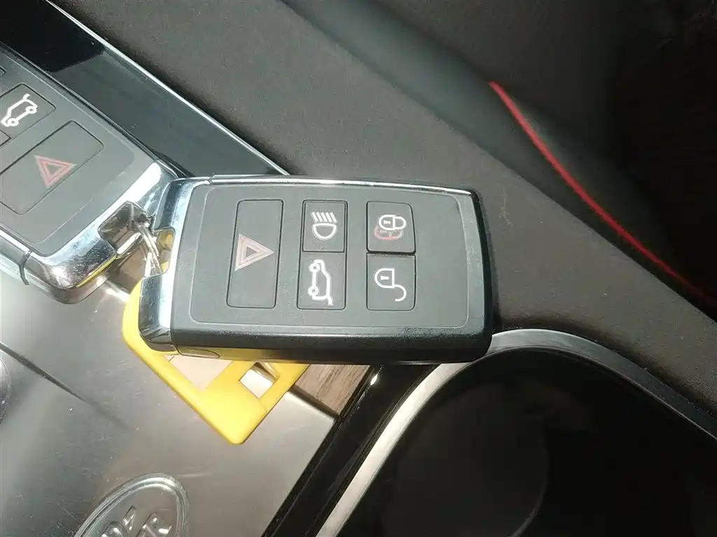 Land Rover Discovery Sport PHEV 2022 Facelift P300e Plug-in Hybrid фото 17