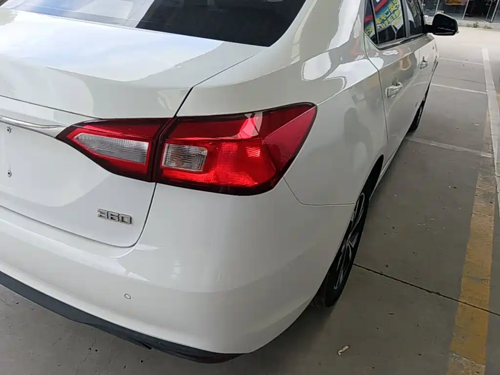 Roewe 360 2017 2017 1.5L Auto Luxury Edition