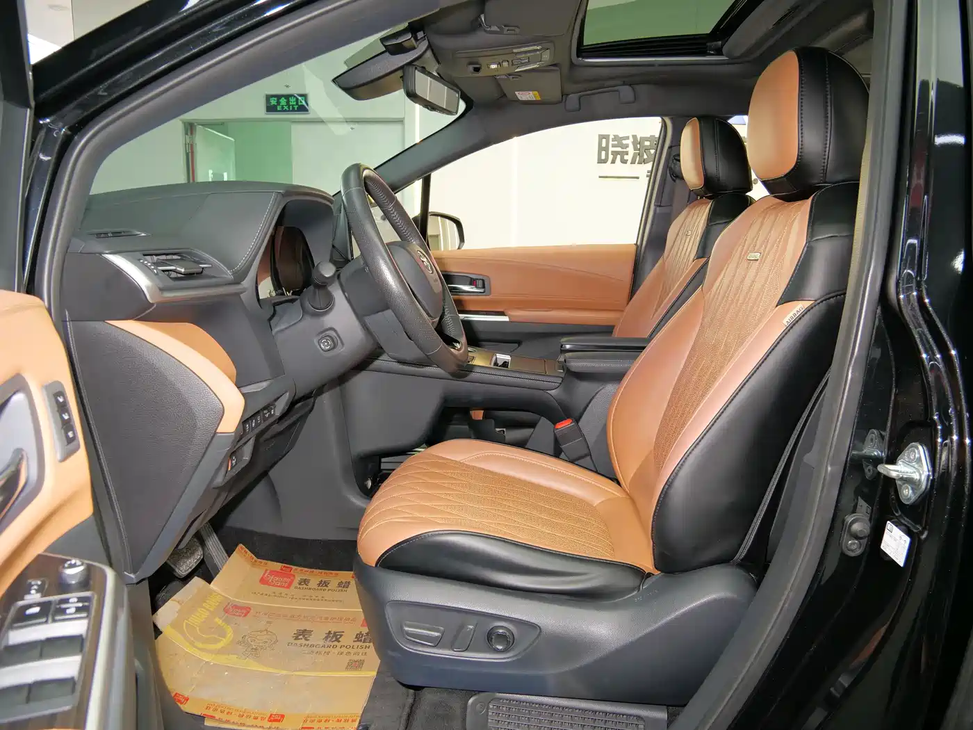 Toyota Granvia 2022 Model Year 2.5L Hybrid Flagship Edition фото 9