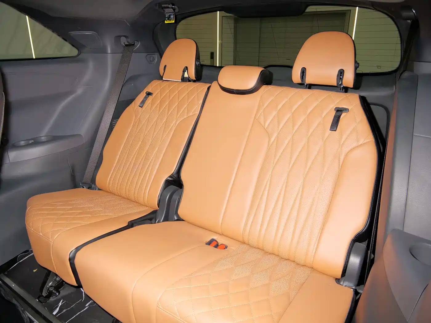 Toyota Granvia 2022 Model Year 2.5L Hybrid Flagship Edition фото 11