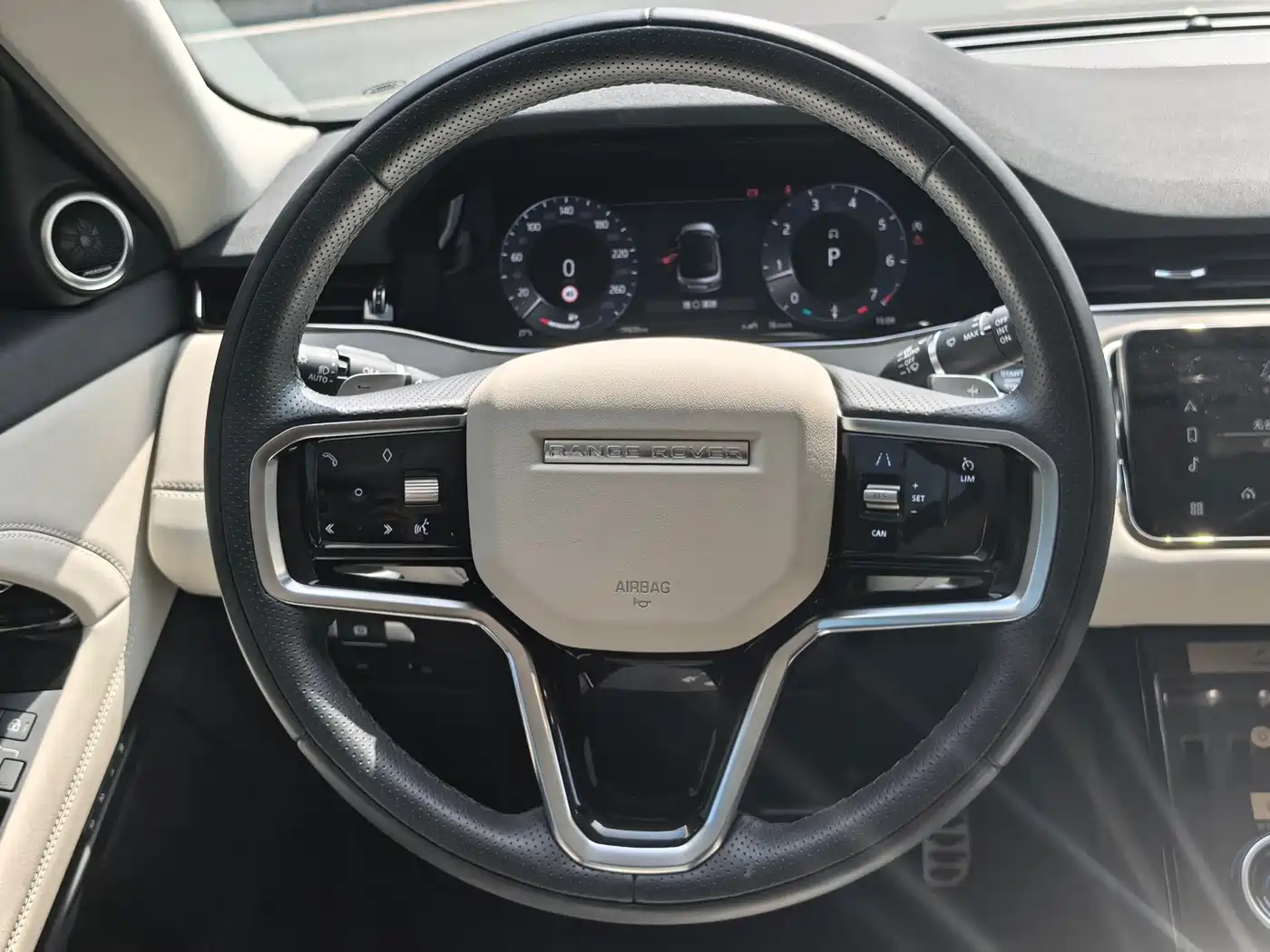 Land Rover Range Rover Evoque 2023 Range Rover Evoque L 249PS Luxury Edition фото 12