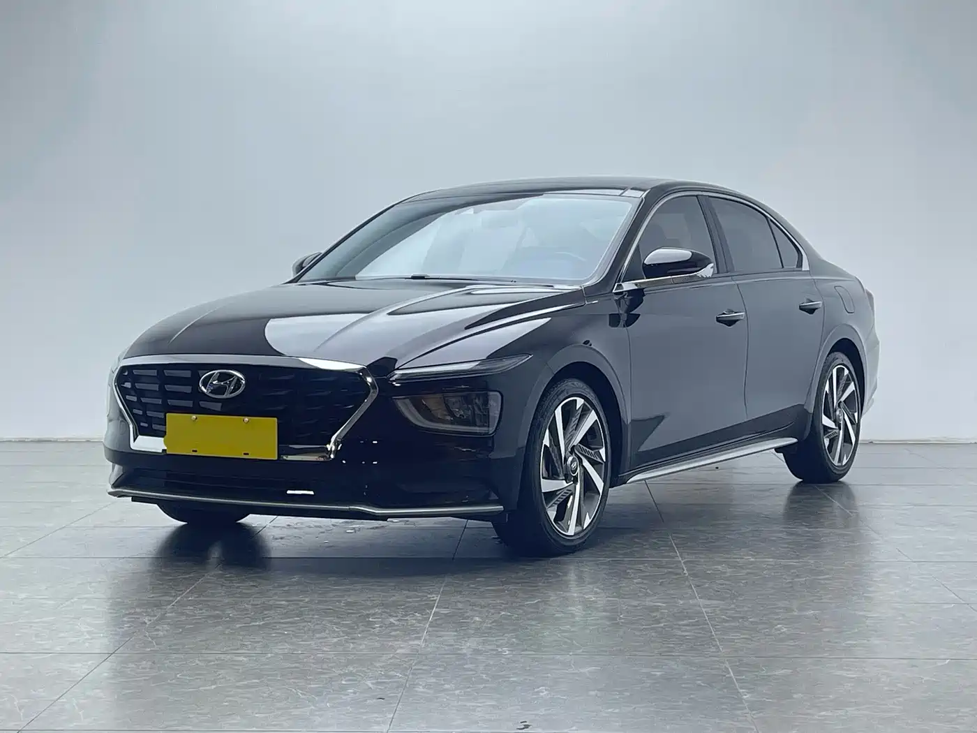 Hyundai Mistra 2021 2021 1.8L CVT LUX Premium