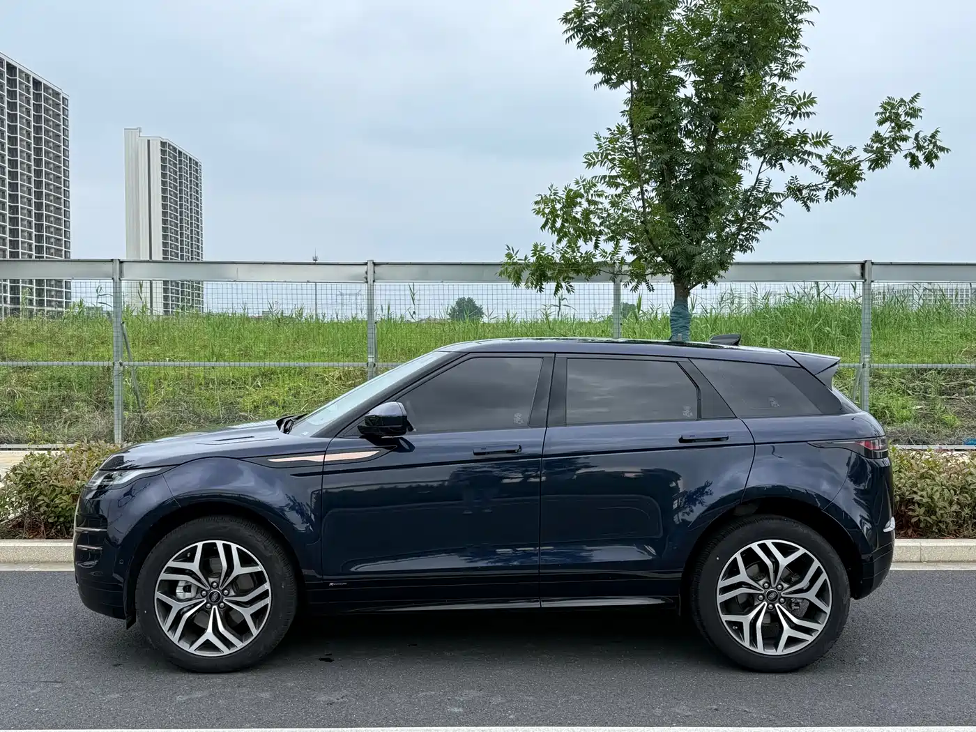 Land Rover Range Rover Evoque 2020 249PS R-DYNAMIC SE Sport Tech Edition фото 3