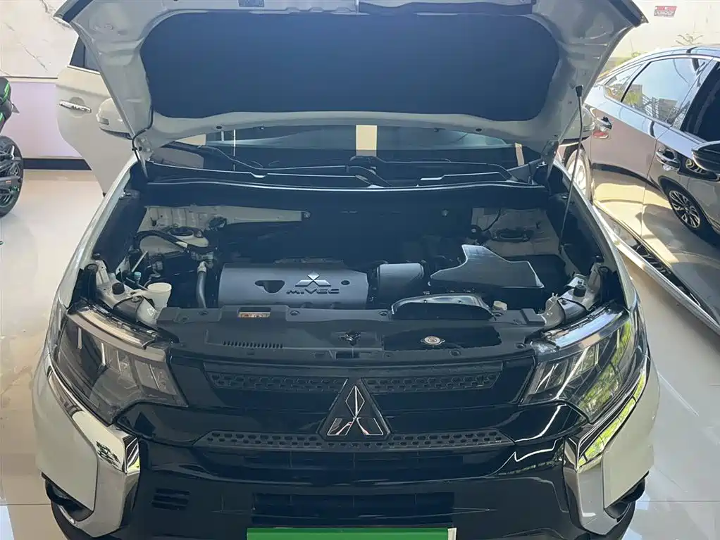 Mitsubishi Outlander 2019 2.4L 4WD Deluxe Edition 5-Seater China VI фото 19