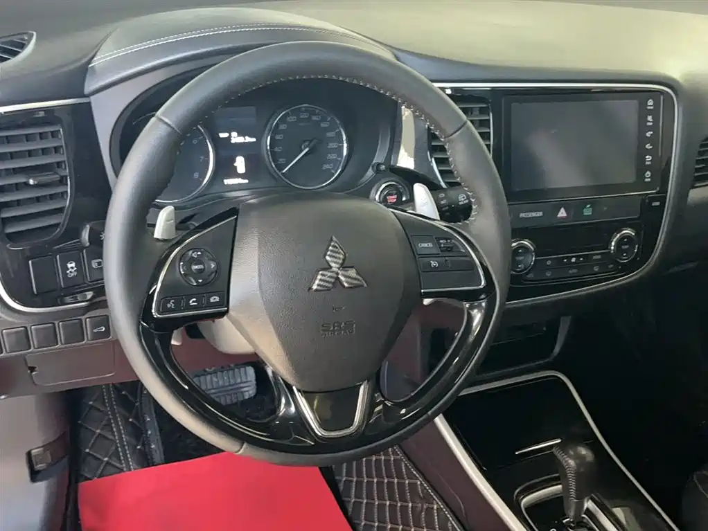 Mitsubishi Outlander 2019 2.4L 4WD Deluxe Edition 5-Seater China VI фото 9