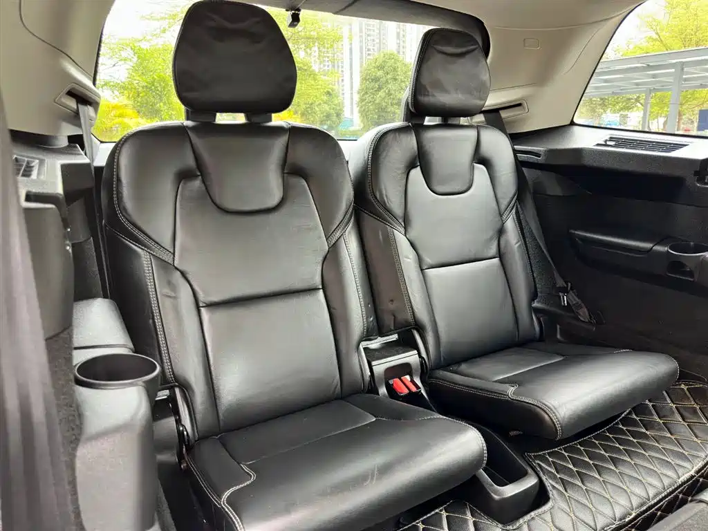 Фото 17 - Volvo XC90