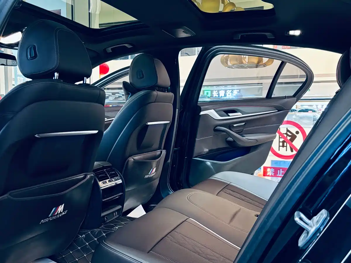BMW 5 Series 2023 Facelift 530Li Leading M Sport Package фото 11