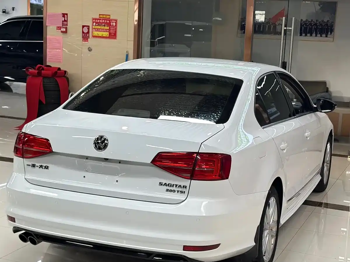 Volkswagen Sagitar 2018 280TSI DSG Spark Edition фото 4