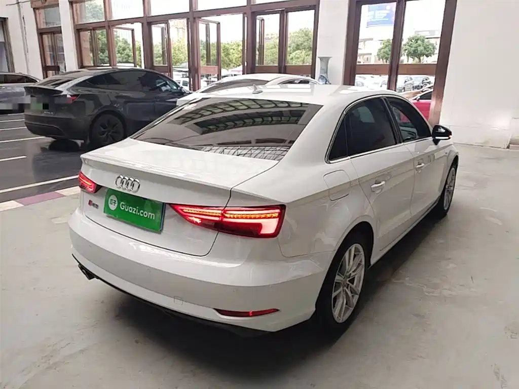 Audi A3 2018 30th Anniversary Limousine 35 TFSI Progressive фото 7