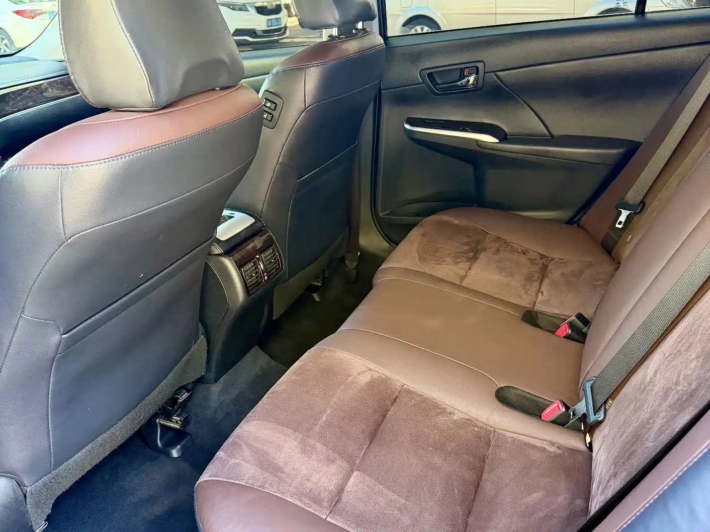 Фото 8 - Toyota Camry